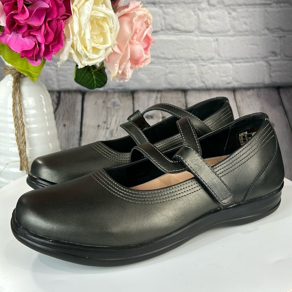 Apex Shoes - APEX Petals-Janice Dark Pewter Gray Leather Mary Jane Flat